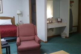 Best budget hotel Knoxville IA