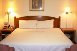 Hotel Reservations in Knoxville IA