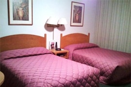 Best budget hotel Knoxville IA
